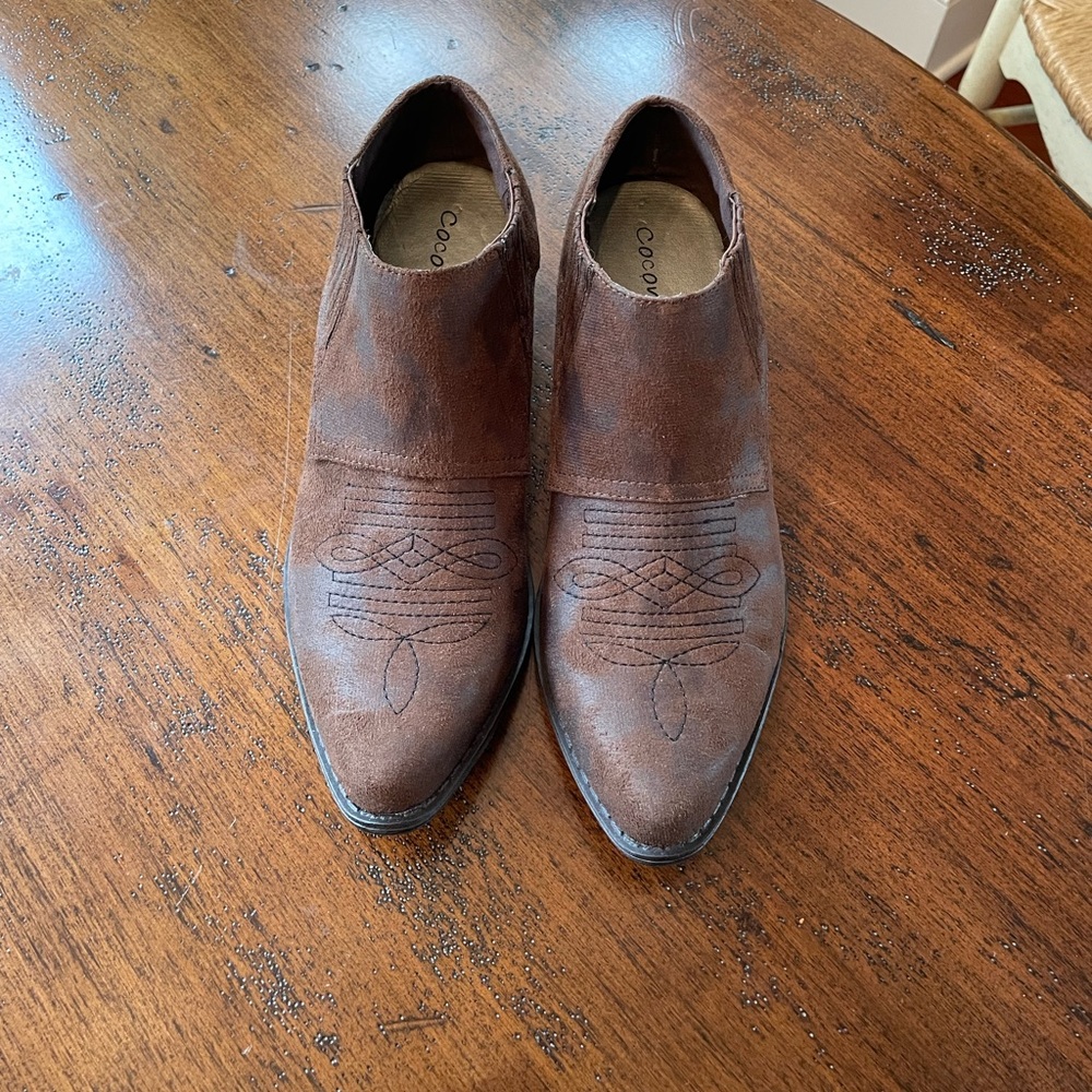 Coconuts Western Short Axel Boots 9.5 New